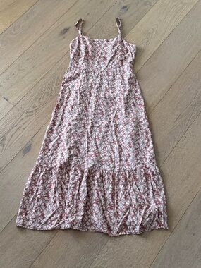 Gap Fit & Flare Sleeveless Smocked
Floral Midi Dress Size 8